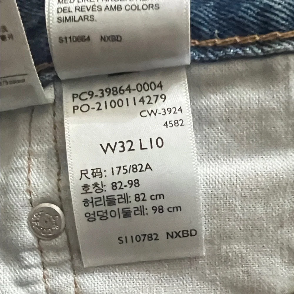 Levi's Classic Jean Shorts. 405s.  32W.  NWT. - Picture 5 of 5